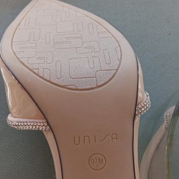 NWOT.Evening or dinner shoe size 9.5.Sand Patten leather.UNISA - Picture 3 of 7